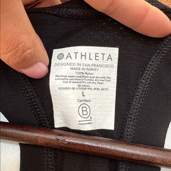 Athleta seamless tank top in black, size large - Picture 2 of 4
